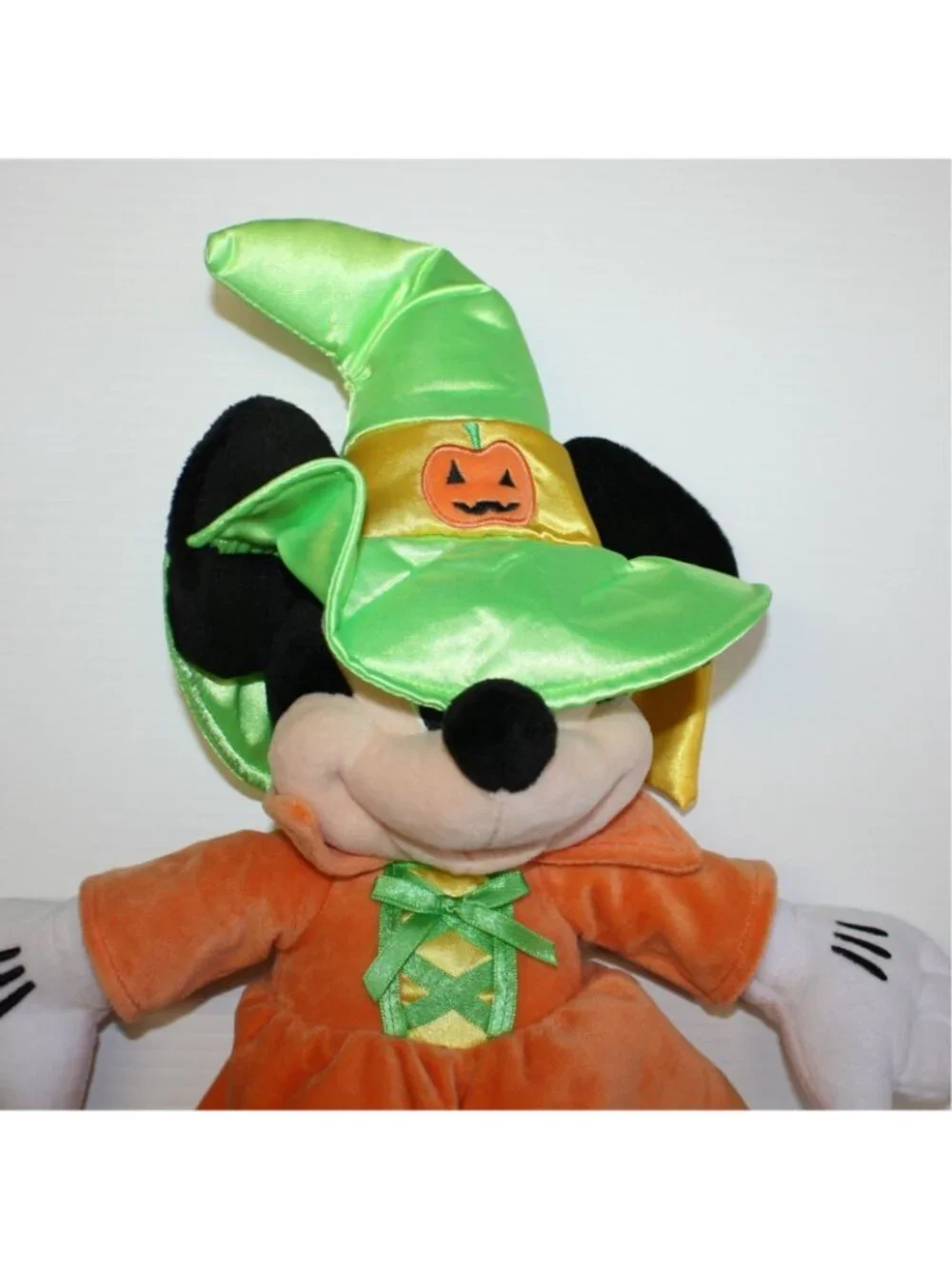 Disney Store Minnie Mouse Halloween Witch 15
